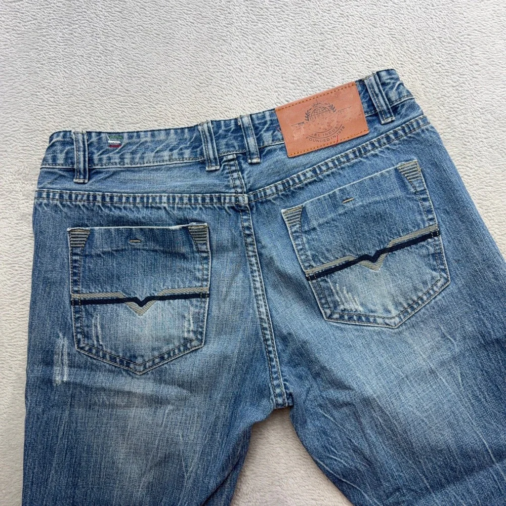 Diesel Jeans Mens 32 Blue Industry Straight Leg Medium Wash Distressed Denim